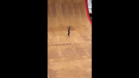 This man is crazy!! Awesome skateboardig man