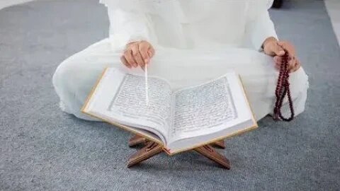 INCROYABLE JÉSUS EST ALLAH DANS LE CORAN LES IMAMS DU MONDE SONT ÉTONNÉS CORAN ET BIBLE SUR TABLE