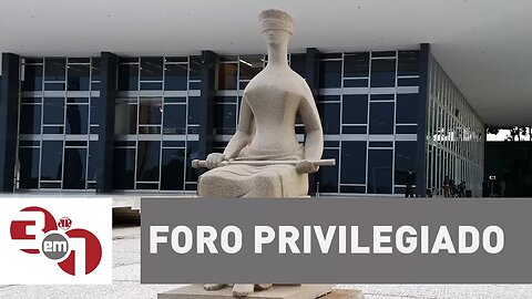 STF adia julgamento do foro privilegiado