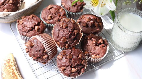 Healthy Lunch Box Idea! Double Chocolate Whole Wheat Muffins with Ripe Bananas (Dairy Free).