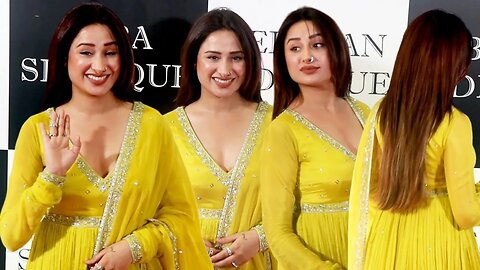 After Breakup Mahira Sharma Seen In A Super Happy Mood At Baba Siddique Iftar Party 2023