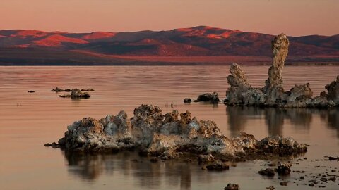 Mono Lake Tufa State Natural Reserve, Spectacular Tufa Structures, at Mono County, California.