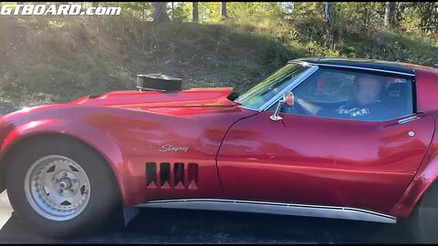 DRAG RACE 2021 BMW M5 CS vs 1969 Chevrolet Corvette Stingray