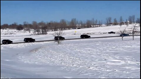 TRUMP❤️🇺🇸🥇MOTORCADE❄️🚔🚙🛻🚗THROUGH THE SNOW IN IOWA💙🇺🇸🌨️🚓🛻🚙🚑⭐️