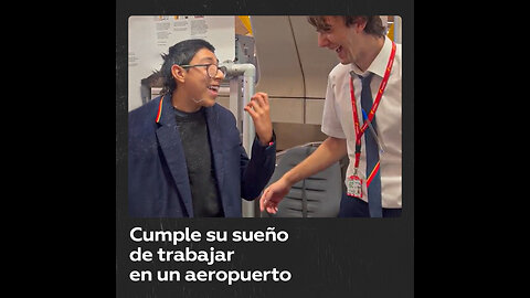 Empleado de Iberia cumple el sueño de este joven de trabajar en un aeropuerto