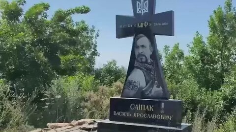 🔴 руські фашисти - сатаністи знищили пам’ятник Василю Сліпаку.