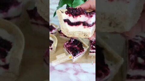 I can’t stop eating this deliciousness!😋 (Healthy blueberry swirl cheesecake bars!) #shorts