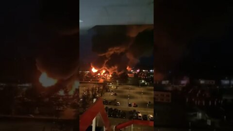 Fire burns down the Picnic distribution center in the Netherlands