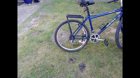 DIY bicycle beer rack