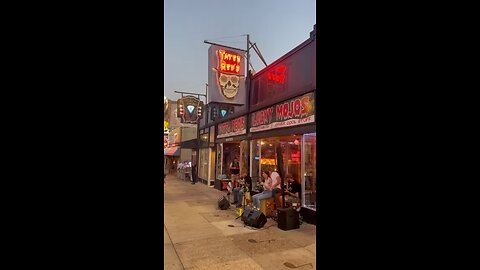 Músico callejero en Beale Street, Memphis