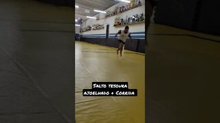 Salto Tesoura Ajoelhado + Corrida