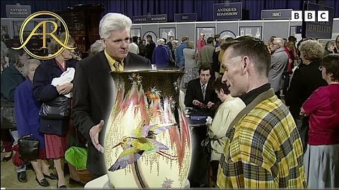 Buyer Experiences 'Love At First Sight' With Hand Painted Vase | Antiques Roadshow