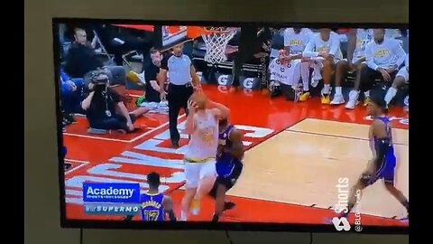 Alperen Şengün giving crazy work to Lebron James in the Post