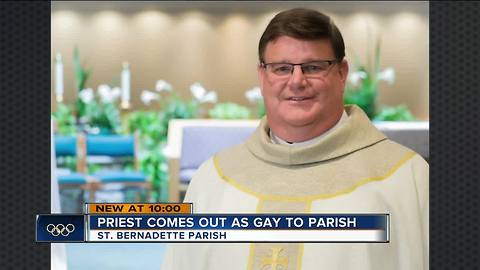 Milwaukee Roman Catholic priest comes out as gay