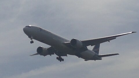 Boeing 777-300ER PT-MUB vindo de Guarulhos e Airbus A321 PT-MXF vindo de Fortaleza