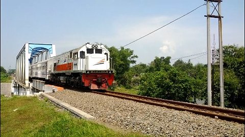 Kereta Api RAPIH DOHO Lokomotif CC 201 77 15 Jembatan Ngujang Tulungagung