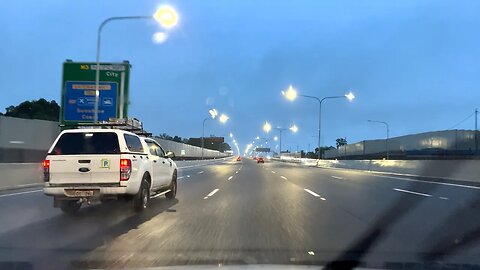 M1 MOTORWAY Drive 4K || Queensland - Australia || 4K HDR Dolby Vision