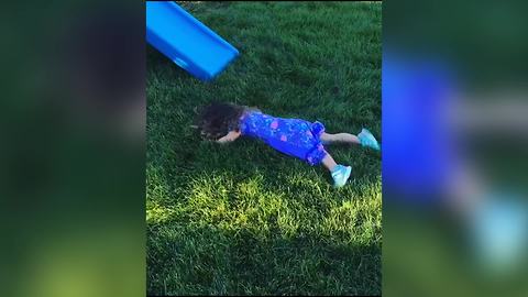 A Tot Girl Pranks Her Mom On A Slide