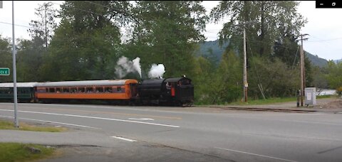 Mt Rainier Scenic Railroad coming into town