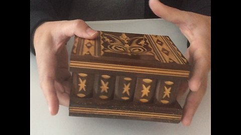 Amazing wooden mistery box. Unbelievable timeless craft work.