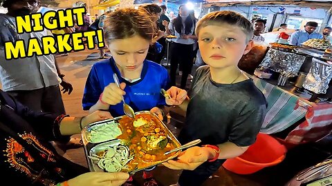 $15 INDIAN STREET FOOD CHALLENGE at ZAVERI BAZAAR Khau Galli in Kalbadevi, Mumbai 🇮🇳