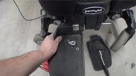 REPAIR CLIP: permobil foot plate removal