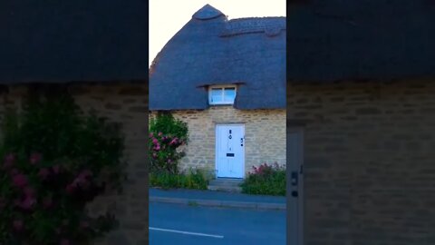 The most BEAUTIFUL thatched house #englishcountryside