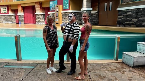 Tom's Spectacular Seaworld Mime Performance