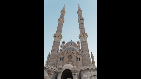 The mosque of our master Muhammad from the inside and the sound of the call to prayer