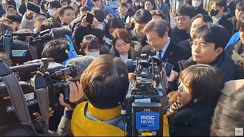 South Korean opposition leader Lee Jae-myung stabbed at press conference.