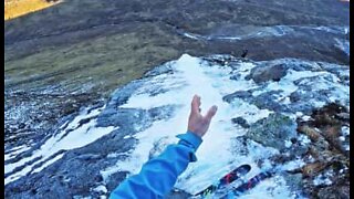 Base de salto de esqui construída por jovem de 28 anos