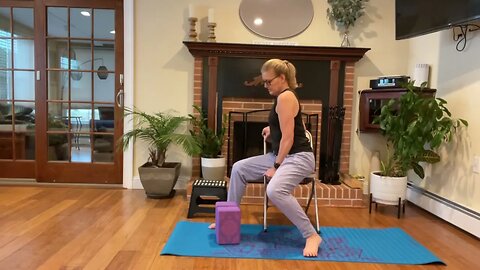 Chair yoga - Utthan Pristhasana (lizard pose) - modified for the chair