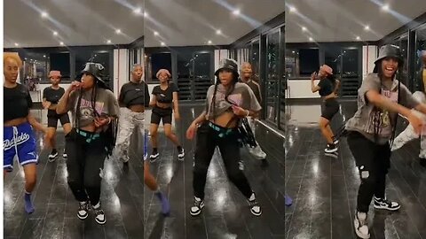 Bonhle modiselle and her dance team do Tik Tok challenge 🔥