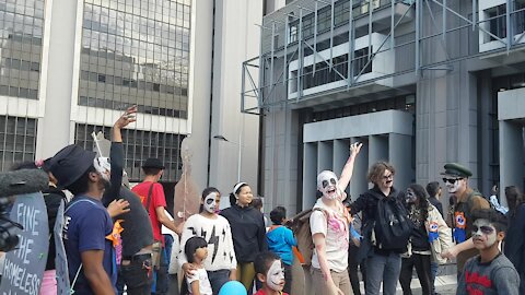 SOUTH AFRICA - Cape Town - Guerilla Zombie March by Reclaim the City and the Yes Men (Video) (AqF)