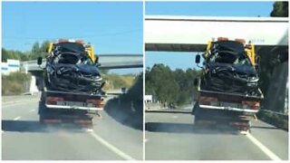 Unusual: tow truck spotted transporting two vehicles at the same time