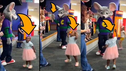 Chuck E Cheese Racism 😱 Little Black Girl Suffer Racism After Chuck E Cheese Mascot Avoids High Five