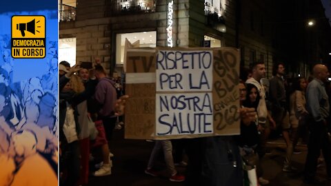 GENOVA- I MANIFESTANTI SCENDONO IN PIAZZA CONTRO IL GREEN PASS