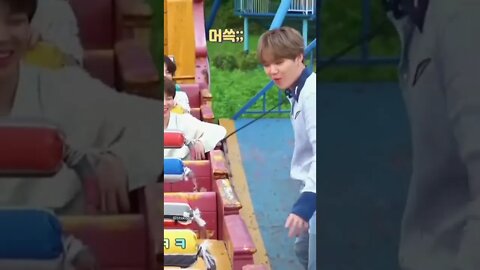 Jungkook 💪 v/s lil meow meow 😂 🤣 poor Suga // yoonkook things 😂