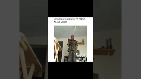 VEJA O QUE ESSE SOLDADO FEZ , EU TO PRESO NESSE VIDEO ATE AGORA ( MEME ) ( VIRAL ) #shorts