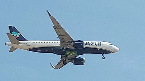 Airbus A320NEO PR-YRT on final approach coming from Recife to Fortaleza