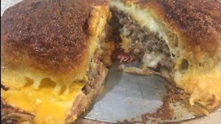 HAMBURGUER GIGANTE RECHEADO COM CHEDDAR E MUÇARELA