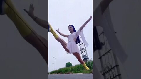 Hot Chinese Girl Does The Splits On A High Wire