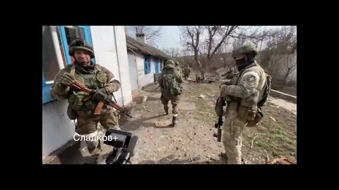 🇷🇺🇺🇦 #DNR forces inside the Abandoned base and territory in #Mariupol