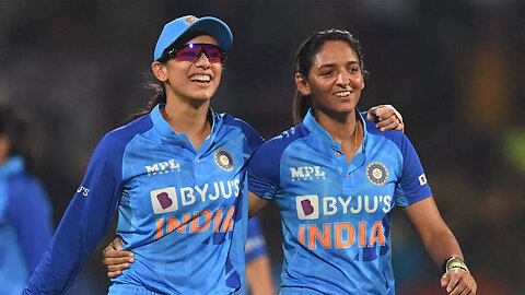 Woman indian cricate teem