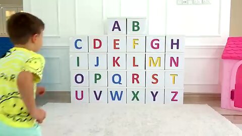 Roma and Diana learn the alphabet / ABC song