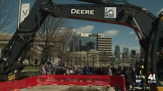 Kansas City leaders break ground on KC Streetcar expansion