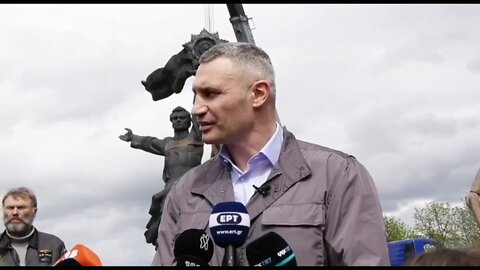 In Kiev, the monument of Ukrainian and Russian workers under the Peoples' Friendship Arch was dismantled