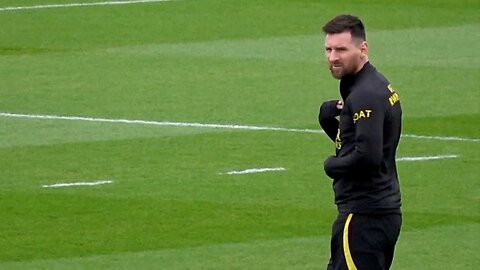 Messi trains with PSG after Barcelona confirm talks have opened to bring him back