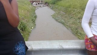 SOUTH AFRICA - KwaZulu-Natal - Nomusa Dube visits a flooded KwaMashu (Videos) (QdJ)