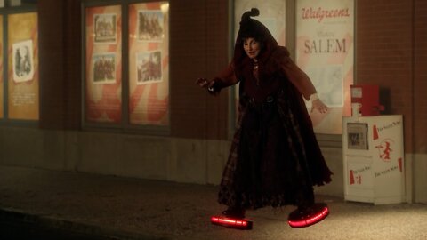 Roombas as a broom? I'M OUT! | Hocus Pocus 2